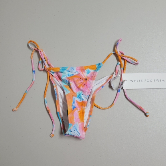 White Fox NWT l Bikini Bottom Tropical Lily Size Small. - Picture 1 of 10